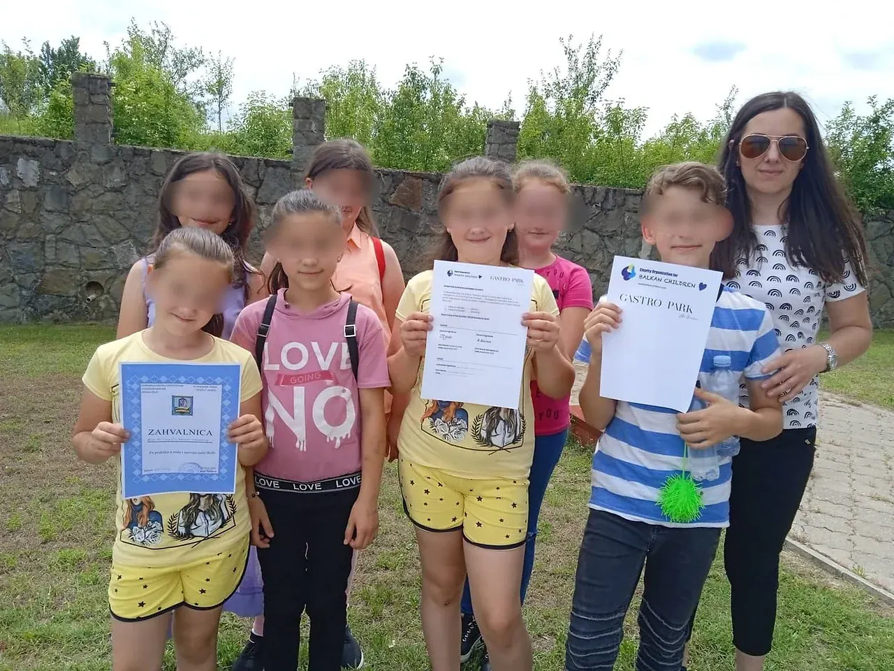 Paketići i jednodnevni izlet za učenike škole u Velinom Selu – fotografija 10