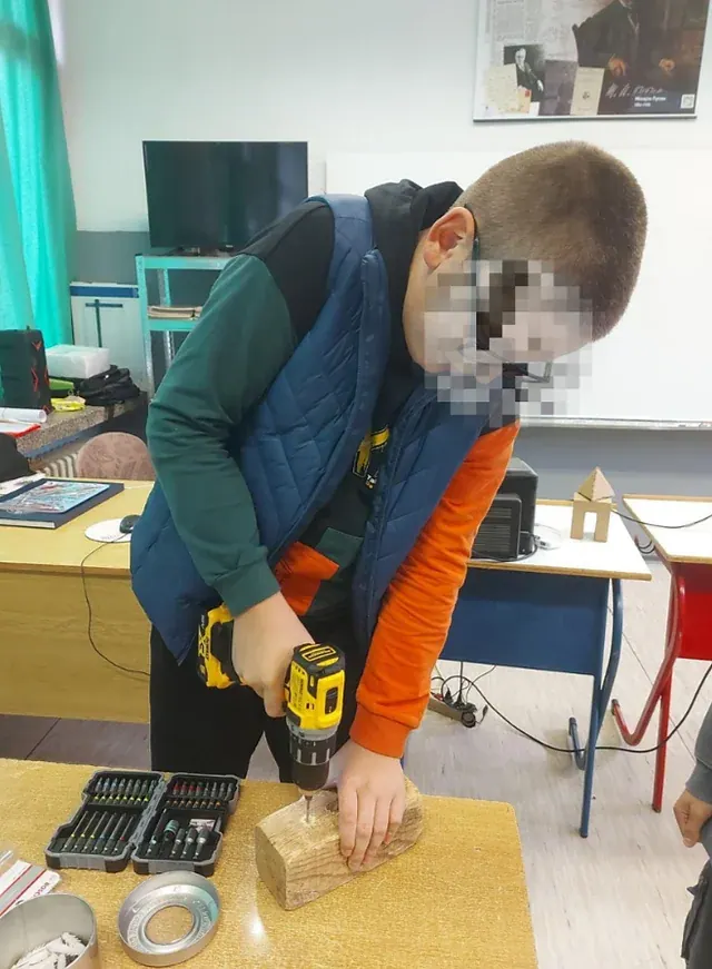 Books, sports equipment and a projector for the Višegrad primary school – photo 4