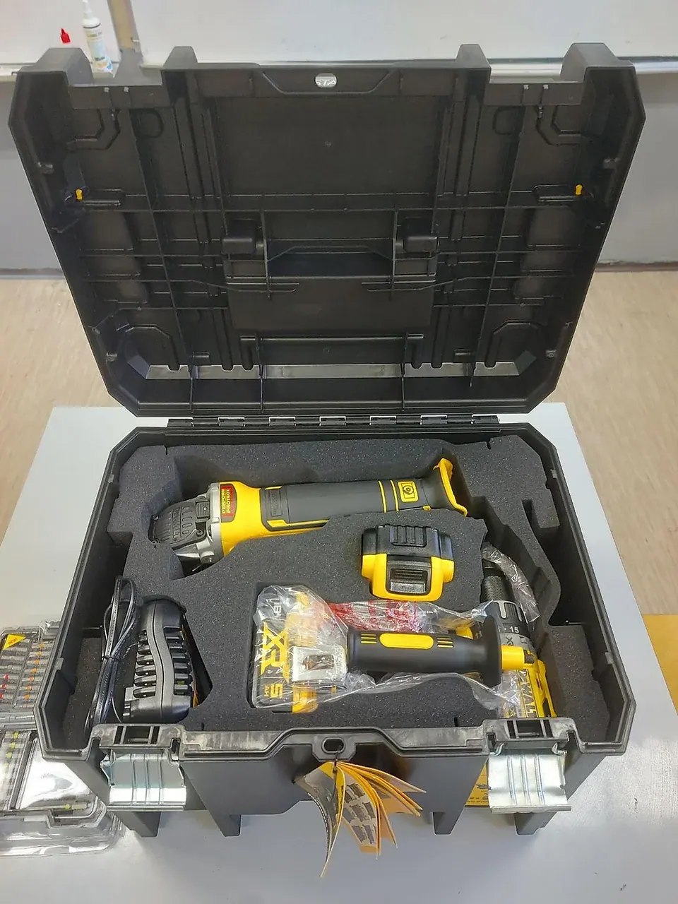 Books, sports equipment and a projector for the Višegrad primary school – photo 3