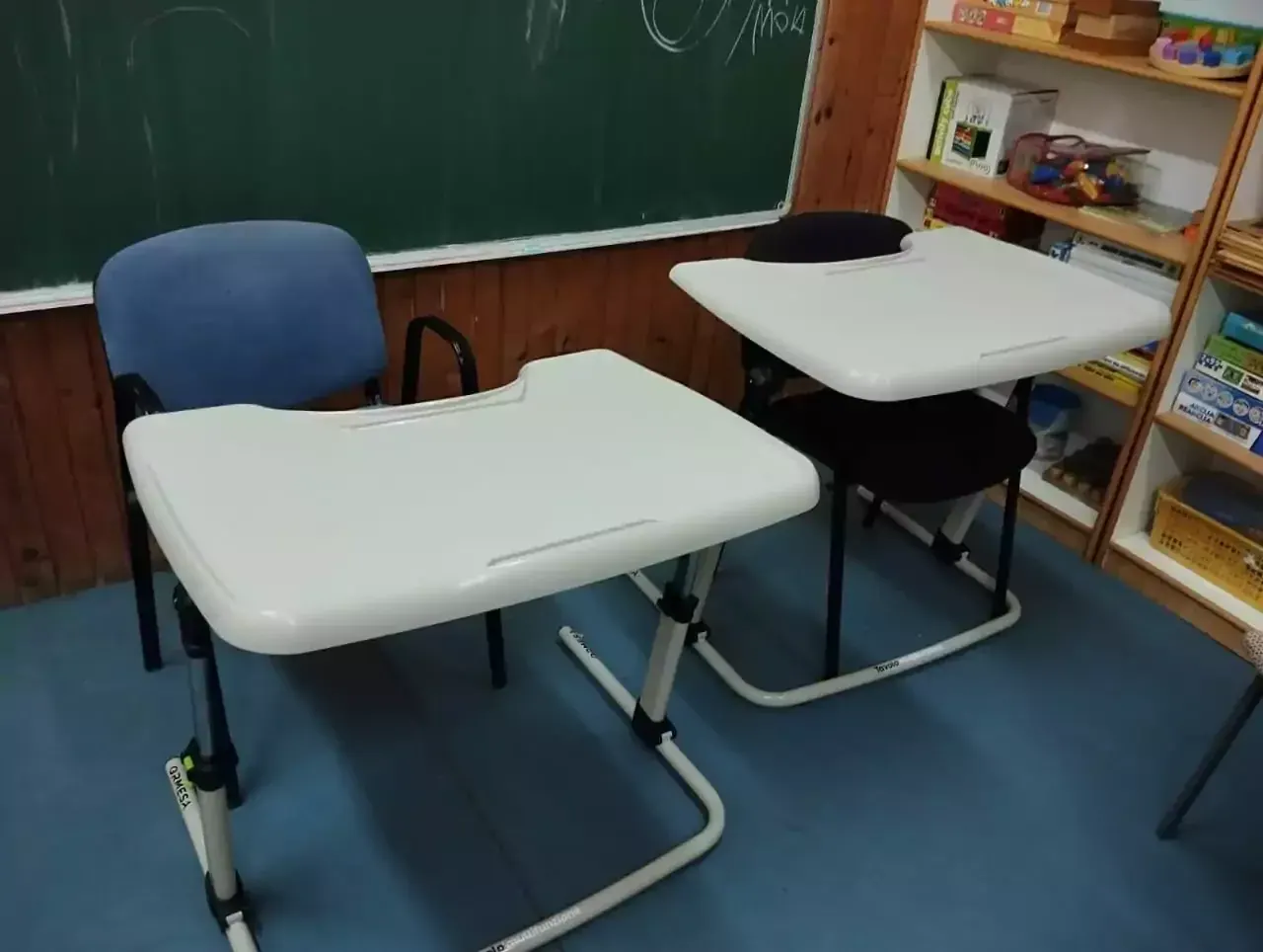 Wheelchair-accessible tables for JU OŠ Vuk Karadžić school in Berane – photo 1