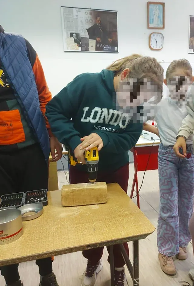 Books, sports equipment and a projector for the Višegrad primary school – photo 8