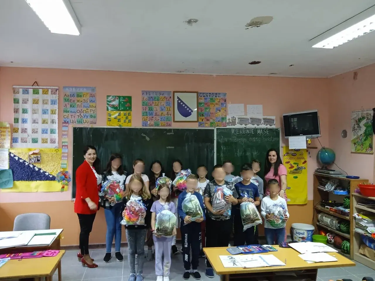 Paketići i jednodnevni izlet za učenike škole u Velinom Selu – fotografija 3