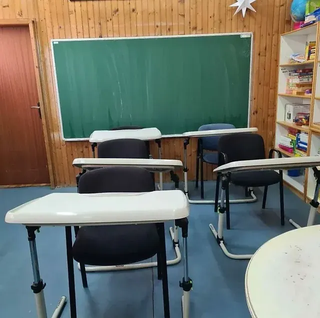 Wheelchair-accessible tables for JU OŠ Vuk Karadžić school in Berane – photo 2
