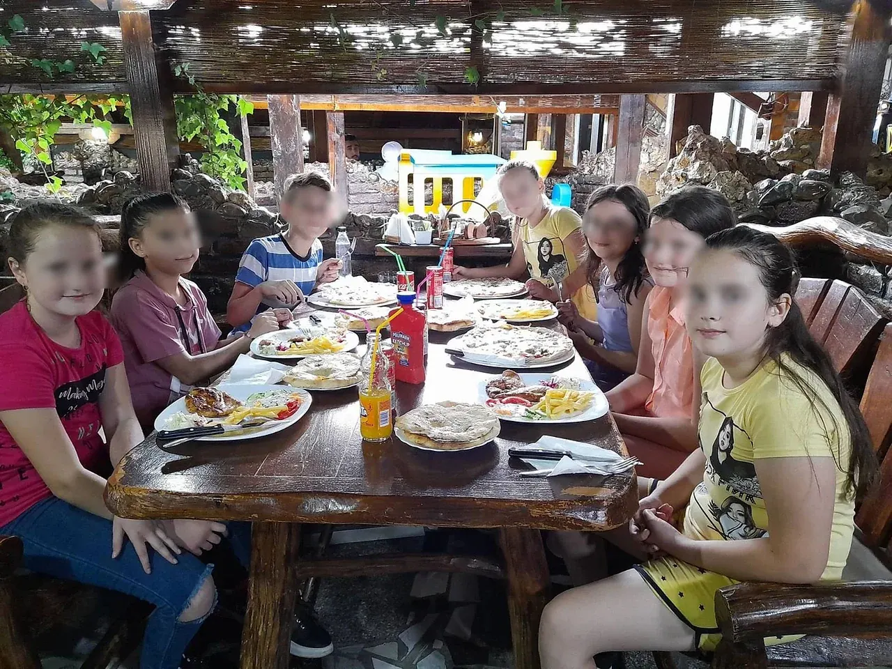 Paketići i jednodnevni izlet za učenike škole u Velinom Selu – fotografija 15
