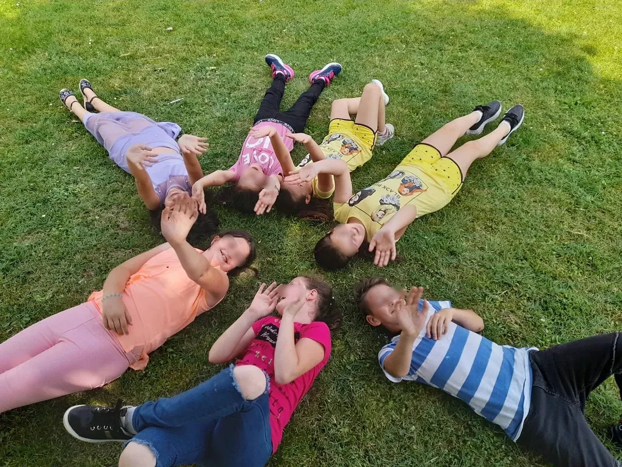 Paketići i jednodnevni izlet za učenike škole u Velinom Selu – fotografija 13